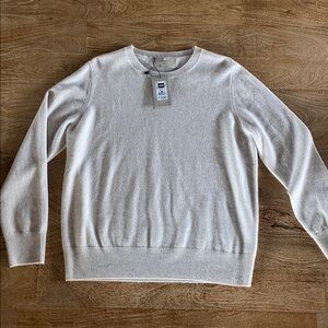 BNWT 100% cashmere crew sweater
